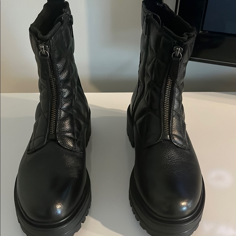 Alberto Torresi Sleek Black leather mid calf boot. Grunge, Gothic.‎ Size 9
